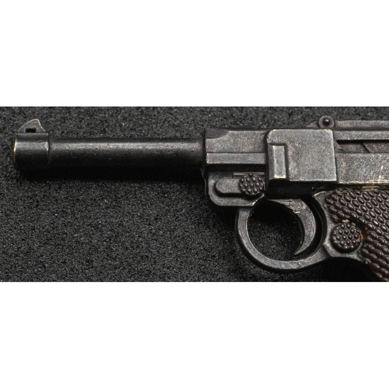 Luger P08 keychain (Brown Grips)