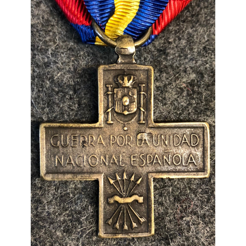 Kreuz für spanische Nationalität