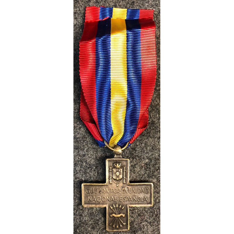 Kreuz für spanische Nationalität
