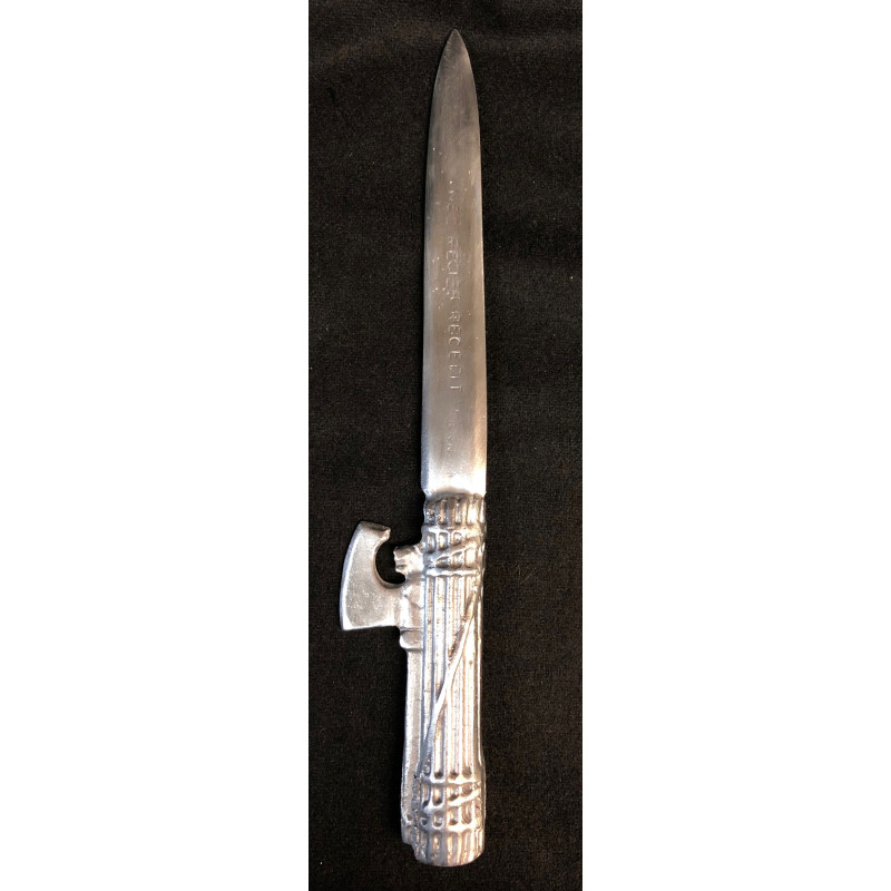 Faschistisches Papiermesser