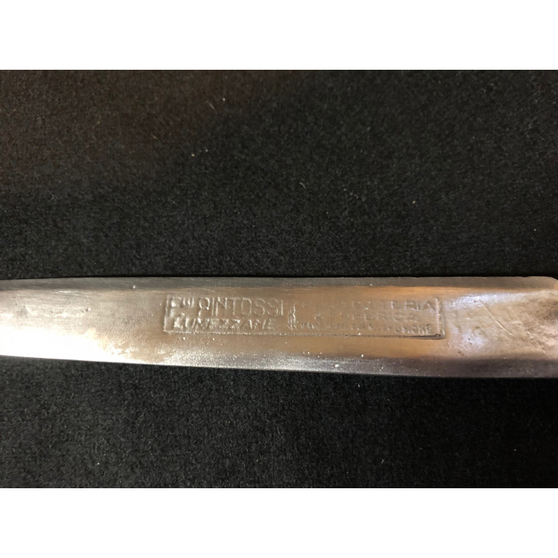 Faschistisches Papiermesser