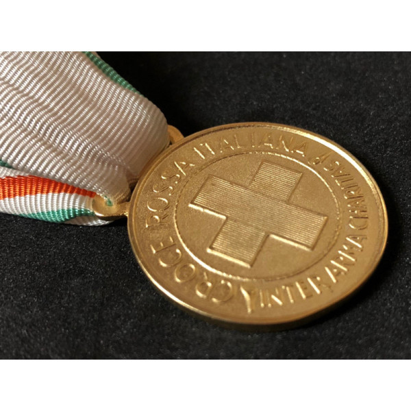 Medaglia ai benemeriti della Croce Rossa (Oro)