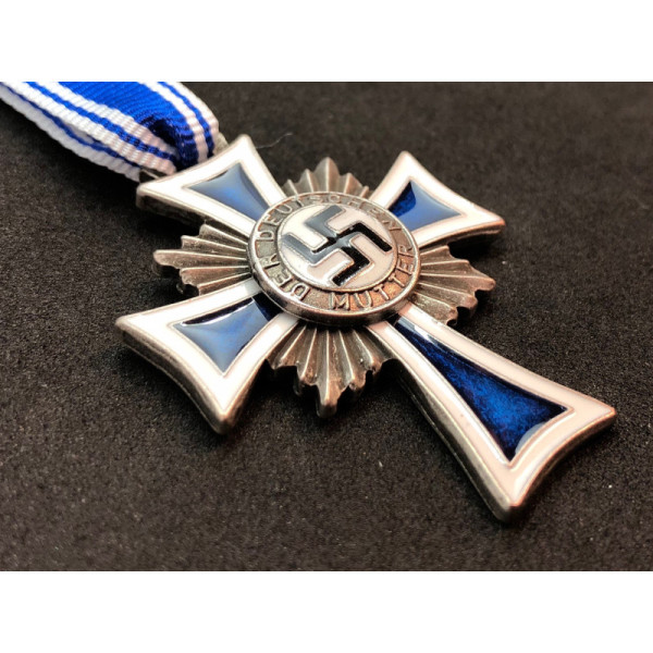 Croce D'onore Per Le Madri Tedesche Argento