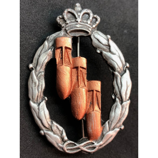 Badge for War Actions, Bombers - of RR.AA. (Bronze)