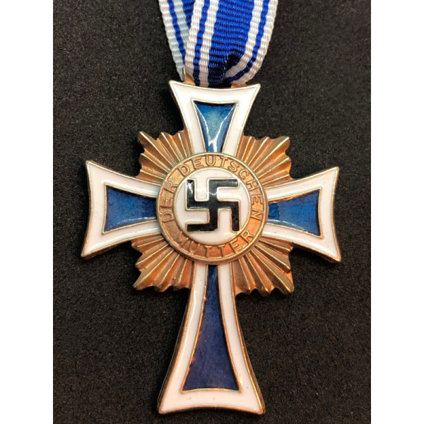 Ehrenkreuz der Deutschen Mutter Gold