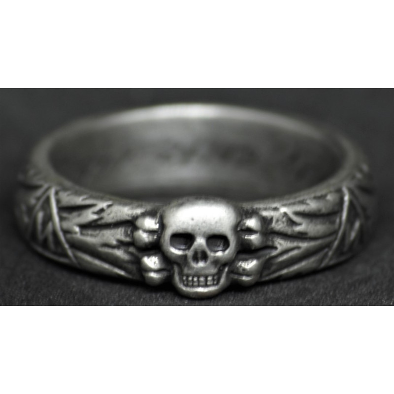 -Totenkopfring di Panzer Meyer