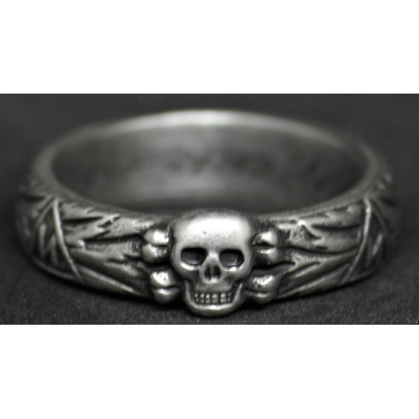 -Totenkopfring di Panzer Meyer
