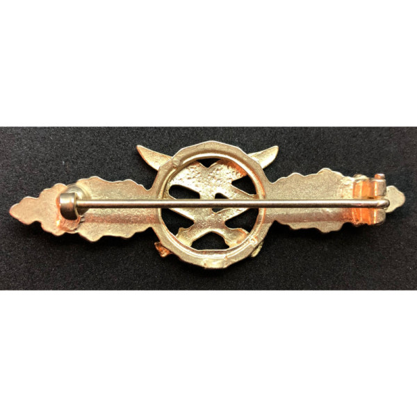 Close Combat Clasp (Gold)