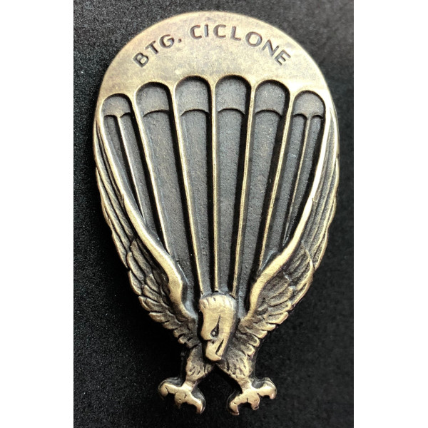 Distintivo della 183ª Divisione paracadutisti "Ciclone"