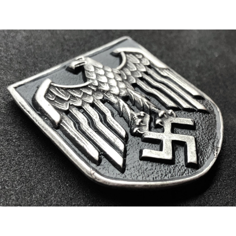 Heer Tropical (Pith) Helmet Insignia (Eagle)