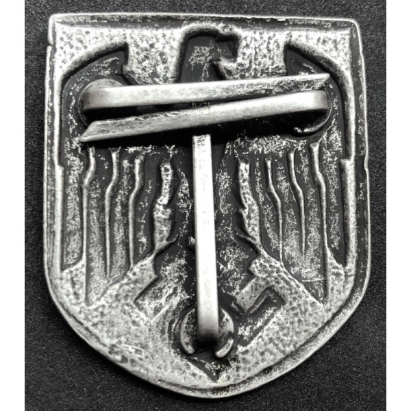 Heer Tropical (Pith) Helmet Insignia (Eagle)
