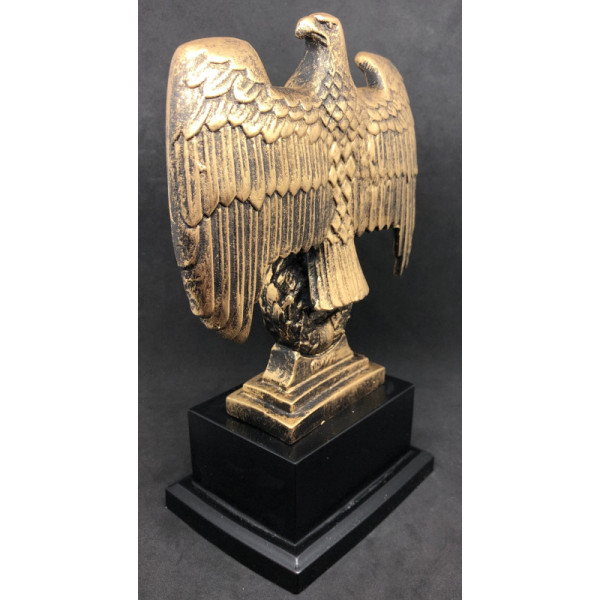 Adler mit Basis